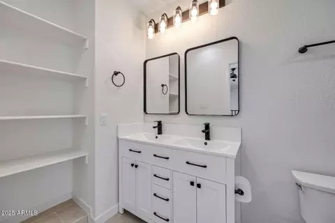 Bath - 1802 E Ardmore Dr, Phoenix, AZ 85042 photo 2 of 5