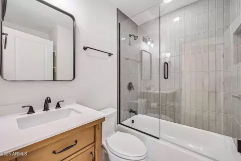 Bath - 1802 E Ardmore Dr, Phoenix, AZ 85042 photo 3 of 5
