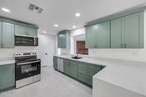 Kitchen - 1802 E Ardmore Dr, Phoenix, AZ 85042 photo 2 of 4