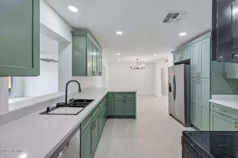 Kitchen - 1802 E Ardmore Dr, Phoenix, AZ 85042 photo 3 of 4