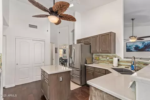 Kitchen - 1858 W Leah Ln, Gilbert, AZ 85233 photo 2 of 5