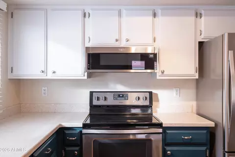 Kitchen - 831 E Divot Dr, Tempe, AZ 85283 photo 4 of 6