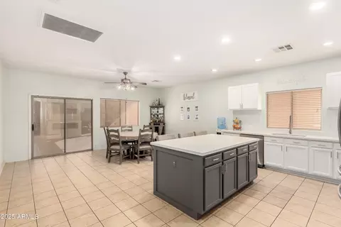 Kitchen - 1909 S 80th Ave, Phoenix, AZ 85043 photo 2 of 2