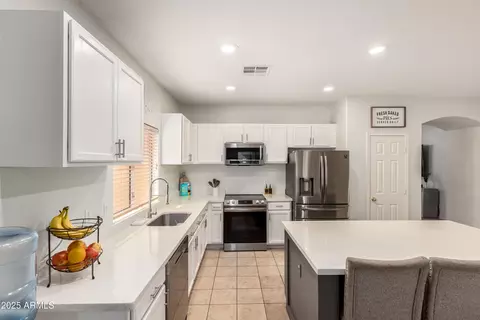 Kitchen - 1909 S 80th Ave, Phoenix, AZ 85043 photo 1 of 2