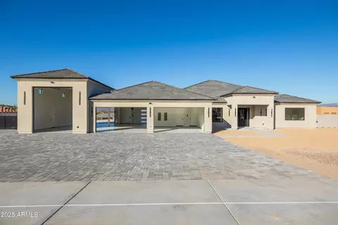 628 E Amber Sun Dr, Phoenix, AZ 85085