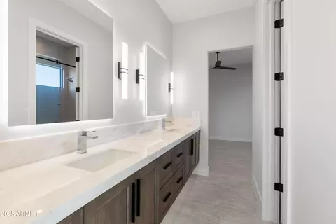 Bath - 628 E Amber Sun Dr, Phoenix, AZ 85085 photo 4 of 6