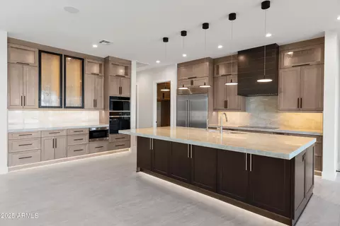 Kitchen - 628 E Amber Sun Dr, Phoenix, AZ 85085 photo 2 of 3