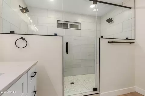 Bath - 4414 E Le Marche Ave, Phoenix, AZ 85032 photo 3 of 5