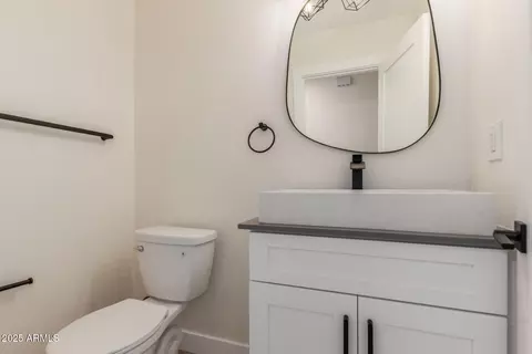 Bath - 4414 E Le Marche Ave, Phoenix, AZ 85032 photo 1 of 5