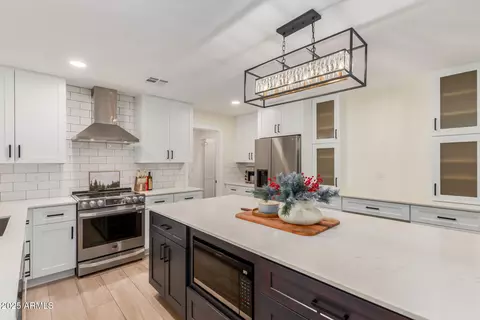 Kitchen - 4414 E Le Marche Ave, Phoenix, AZ 85032 photo 4 of 4