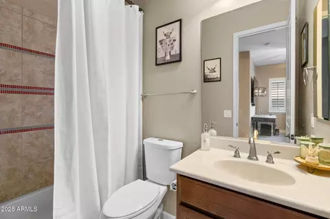 Bath - 3781 E Chestnut Ln, Gilbert, AZ 85298 photo 2 of 6