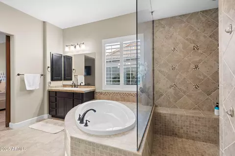 Bath - 3781 E Chestnut Ln, Gilbert, AZ 85298 photo 4 of 6