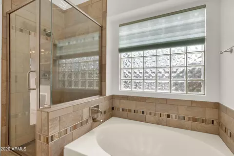 Bath - 4519 E Lone Cactus Dr, Phoenix, AZ 85050 photo 3 of 4