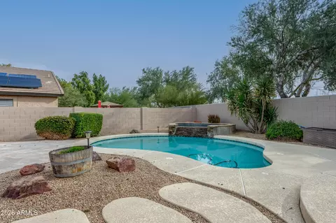 Exterior - 4519 E Lone Cactus Dr, Phoenix, AZ 85050 photo 6 of 8