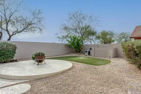 Exterior - 4519 E Lone Cactus Dr, Phoenix, AZ 85050 photo 5 of 8