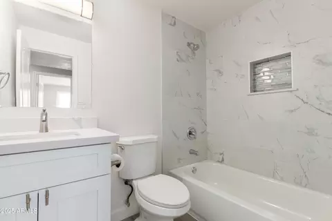 Bath - 13642 N 38 St, Phoenix, AZ 85032 photo 1 of 1