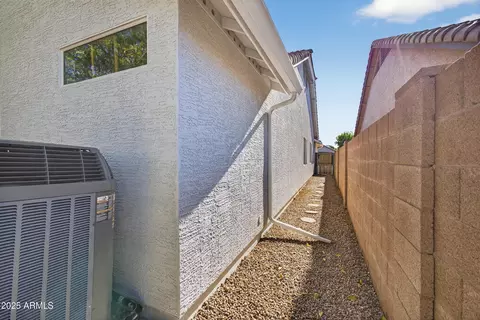 Exterior - 552 E Jasper Dr, Gilbert, AZ 85296 photo 9 of 10