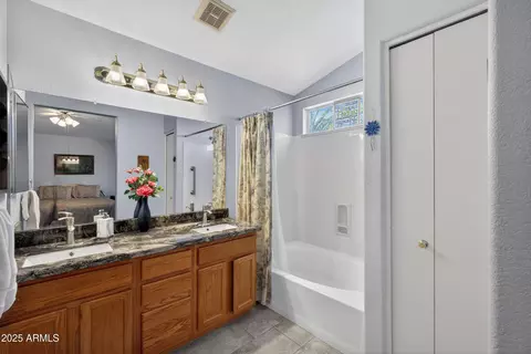 Bath - 552 E Jasper Dr, Gilbert, AZ 85296 photo 2 of 3
