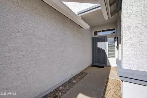 Exterior - 552 E Jasper Dr, Gilbert, AZ 85296 photo 4 of 10