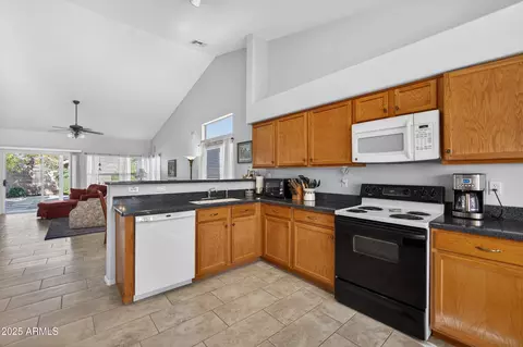 Kitchen - 552 E Jasper Dr, Gilbert, AZ 85296 photo 3 of 3