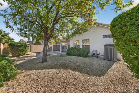 Exterior - 552 E Jasper Dr, Gilbert, AZ 85296 photo 8 of 10