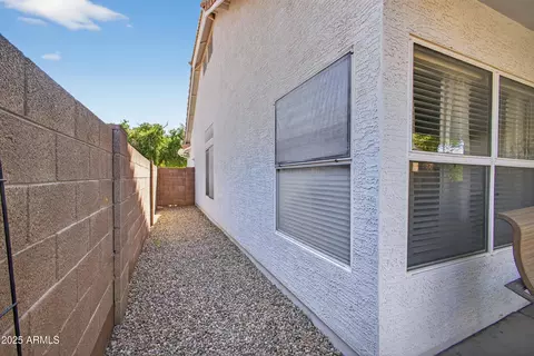 Exterior - 552 E Jasper Dr, Gilbert, AZ 85296 photo 5 of 10
