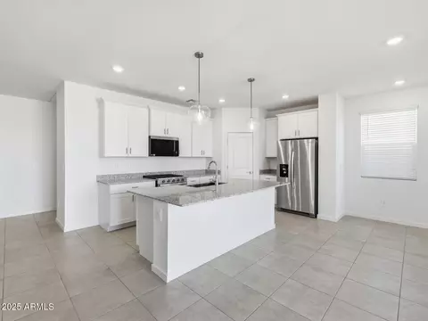 Kitchen - 3383 N Camden Dr, Florence, AZ 85132 photo 2 of 6