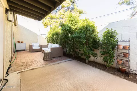 Exterior - 2906 E Avenida Olivos --, Phoenix, AZ 85016 photo 2 of 3