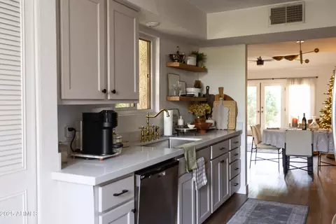 Kitchen - 2906 E Avenida Olivos --, Phoenix, AZ 85016 photo 5 of 9