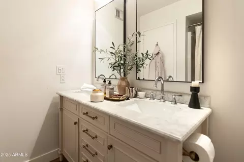 Bath - 2906 E Avenida Olivos --, Phoenix, AZ 85016 photo 2 of 6