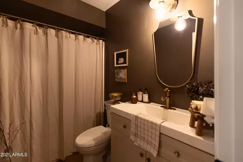 Bath - 2906 E Avenida Olivos --, Phoenix, AZ 85016 photo 5 of 6