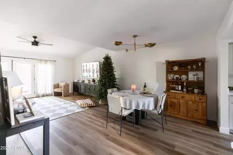Dining - 2906 E Avenida Olivos --, Phoenix, AZ 85016 photo 1 of 2