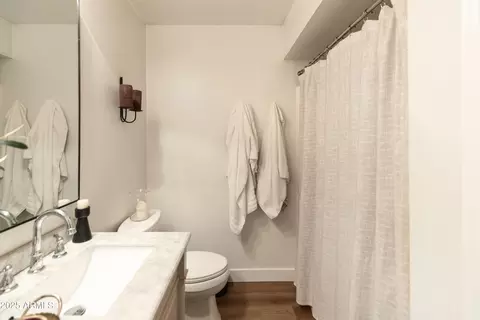 Bath - 2906 E Avenida Olivos --, Phoenix, AZ 85016 photo 4 of 6