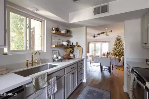 Kitchen - 2906 E Avenida Olivos --, Phoenix, AZ 85016 photo 6 of 9