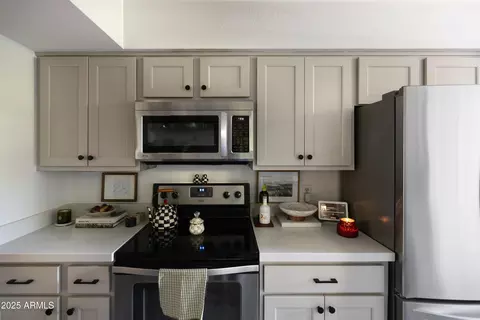 Kitchen - 2906 E Avenida Olivos --, Phoenix, AZ 85016 photo 8 of 9