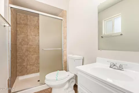 Bath - 4344 E Michelle Dr, Phoenix, AZ 85032 photo 1 of 3