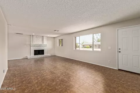 Living - 4344 E Michelle Dr, Phoenix, AZ 85032 photo 3 of 4