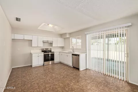 Kitchen - 4344 E Michelle Dr, Phoenix, AZ 85032 photo 1 of 3