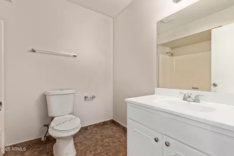 Bath - 4344 E Michelle Dr, Phoenix, AZ 85032 photo 2 of 3