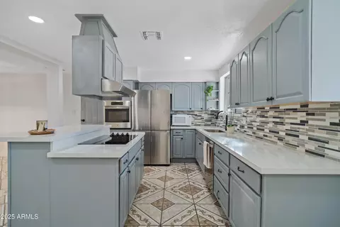 5827 W Rosewood Ln, Phoenix, AZ 85031