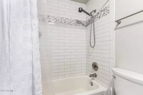Bath - 4750 N Central Ave #L6, Phoenix, AZ 85012 photo 3 of 3