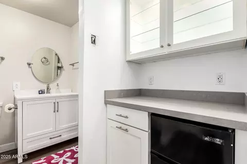 Bath - 4750 N Central Ave #L6, Phoenix, AZ 85012 photo 1 of 3