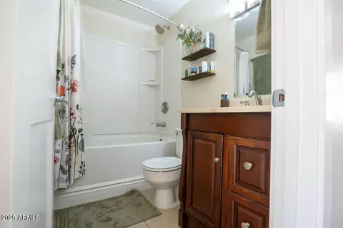 Bath - 4750 N 14th St, Phoenix, AZ 85014 photo 1 of 1