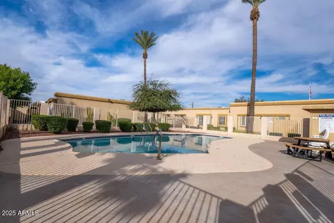 Exterior - 4750 N 14th St, Phoenix, AZ 85014 photo 4 of 7