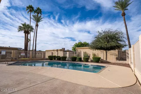 Exterior - 4750 N 14th St, Phoenix, AZ 85014 photo 5 of 7
