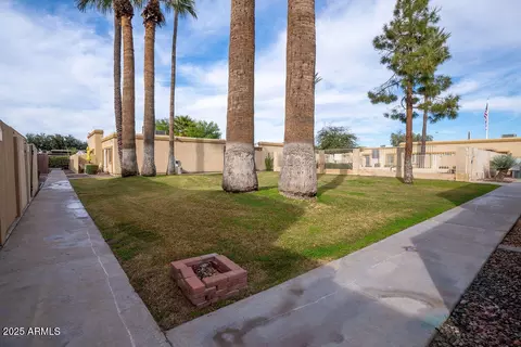 Exterior - 4750 N 14th St, Phoenix, AZ 85014 photo 6 of 7
