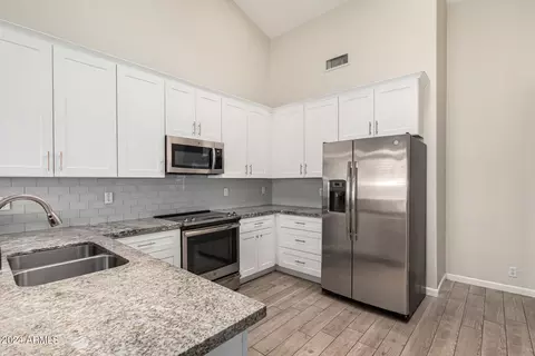 3334 N 42nd St, Phoenix, AZ 85018 photo 8