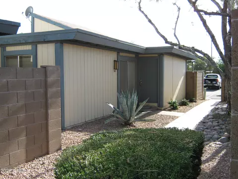 834 S Casitas Dr #B, Tempe, AZ 85281