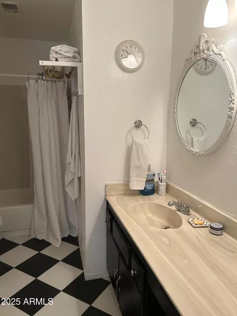 Bath - 522 E Topeka Dr, Phoenix, AZ 85024 photo 4 of 4
