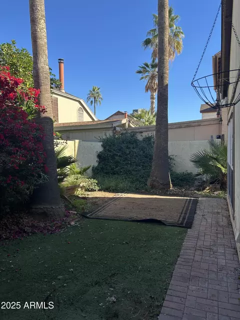Exterior - 522 E Topeka Dr, Phoenix, AZ 85024 photo 3 of 4